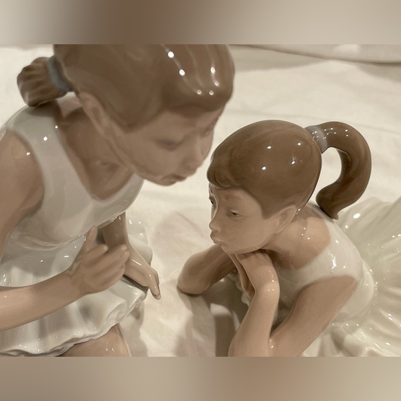 (2)-Lladró Nao Retired Ballerinas. “Pensive Ballet” & “Attentive Ballet” - Picture 12 of 15
